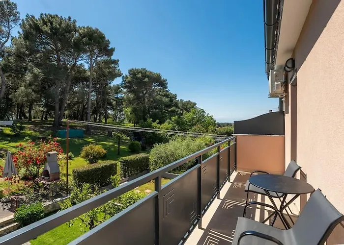 וילה Casa Ada By Briskva פורץ